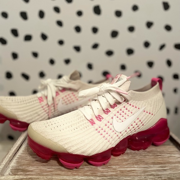 Nike Shoes - Women’s Nike Air VaporMax Flyknit 3